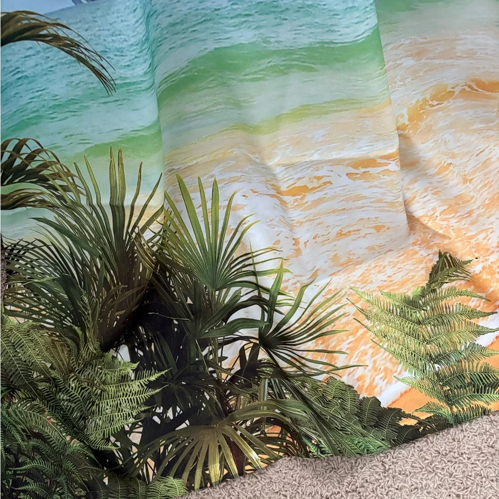 Very pretty ocean scene shower curtain in perfect condition.